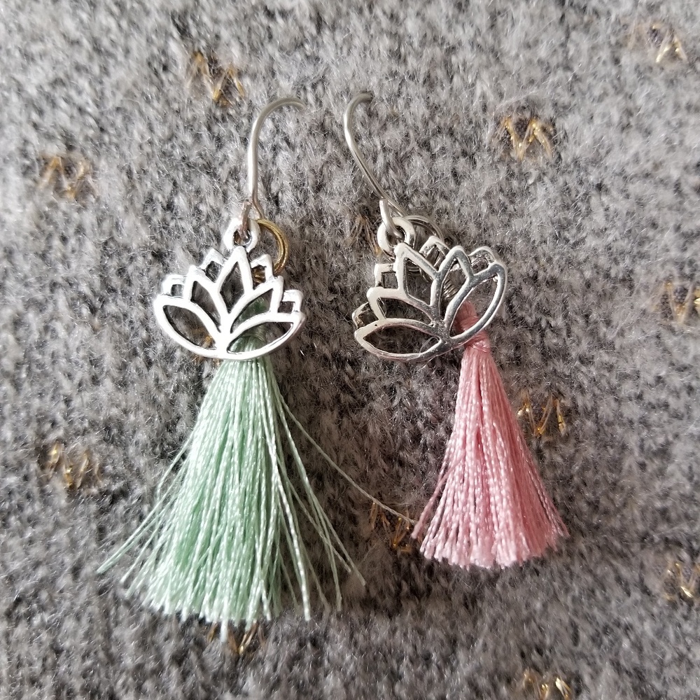 ✌🍃Lotus Tassel Earrings🍃✌